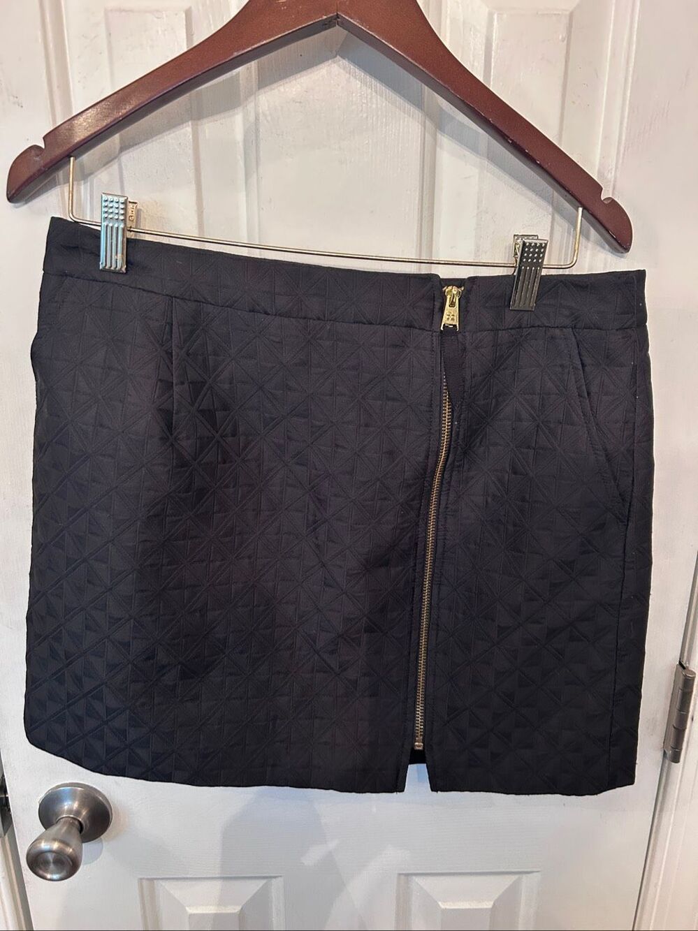 BCBG MaxAzria Black Quilted Zip Slit Mini Skirt Sz 10